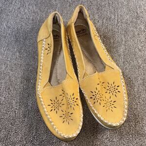 Earth Origins Women’s Slip on Shoes Size 6.5 Yellow Leather